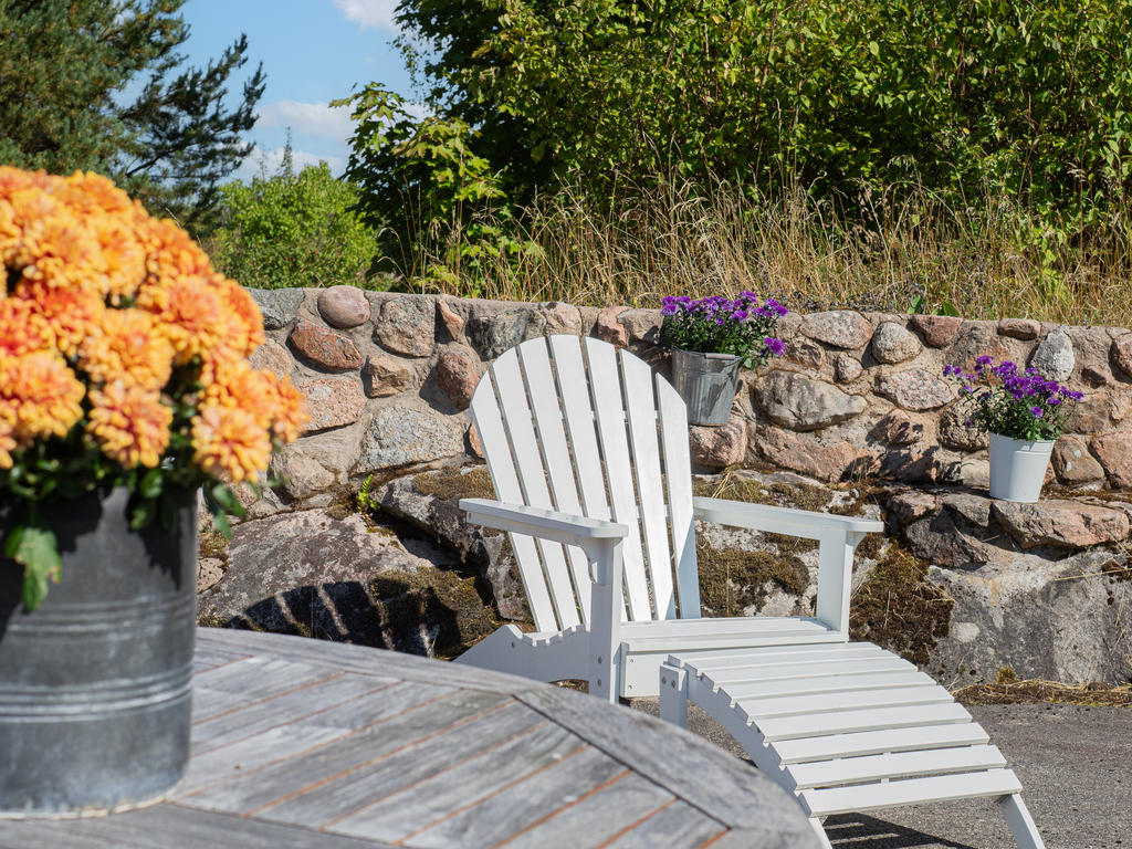 Tomten ligger i bästa sydvästläge med sol såväl dag som kväll