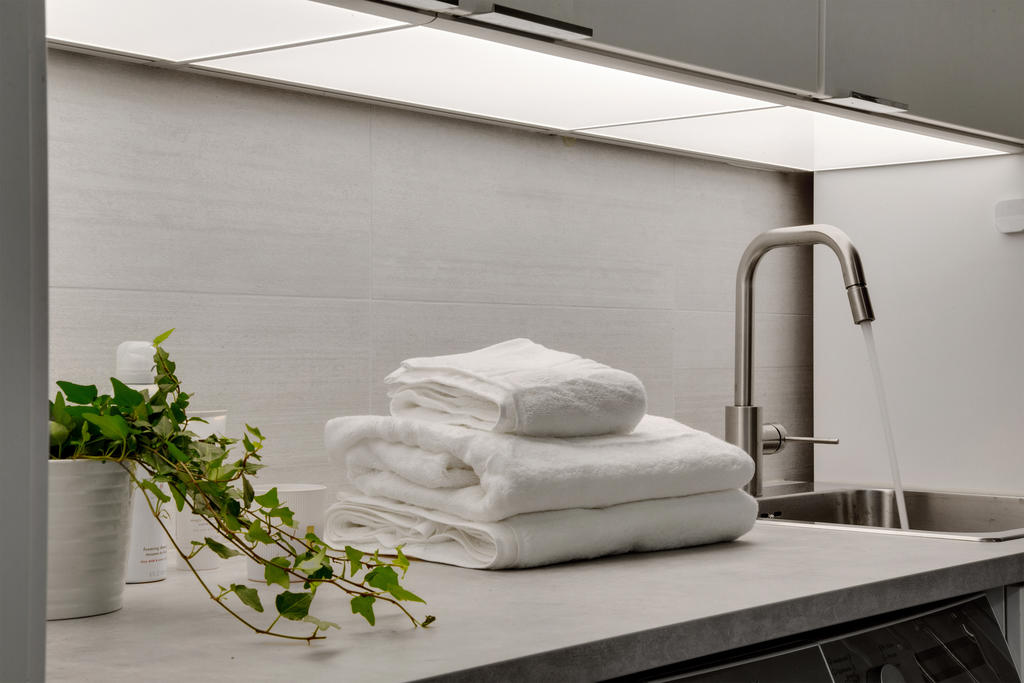 Fina belysningsdetaljer i badrum, entréplan