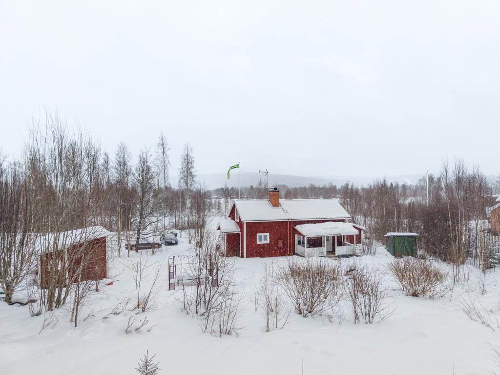 Till fastigheten finns möjlighet till båtplats vid Brenäs udde, vilket ger närhet till vattnet och fina möjligheter till båtliv.