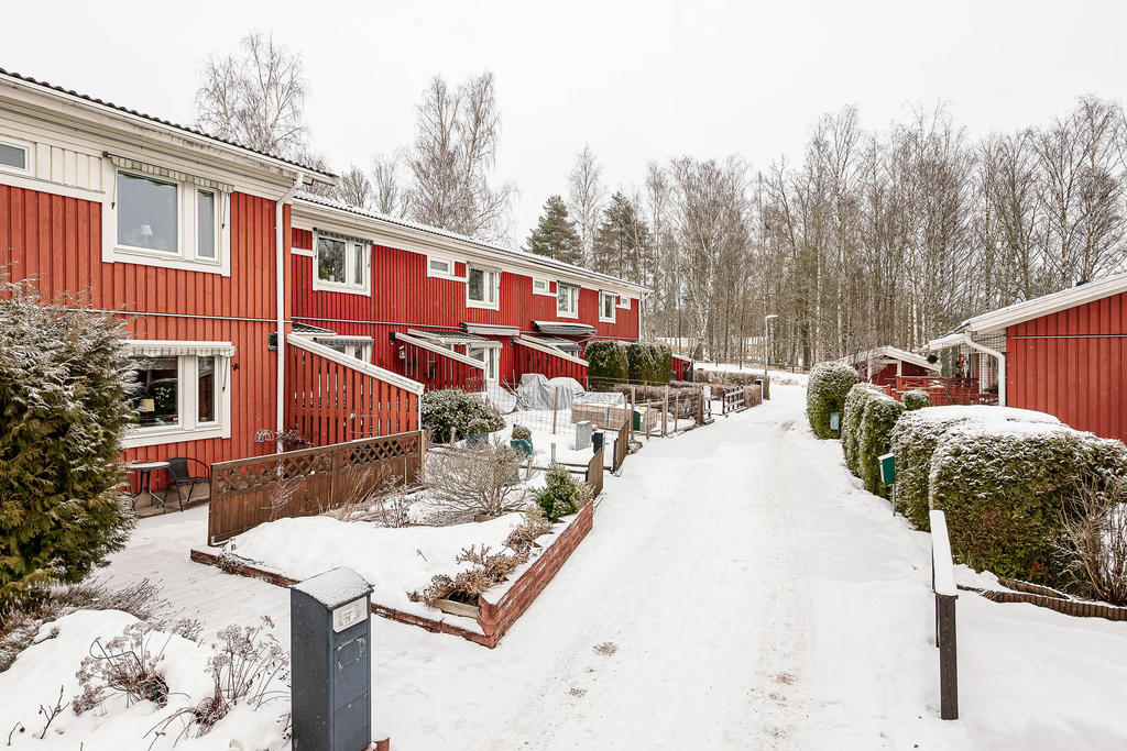 Gångväg vid entré