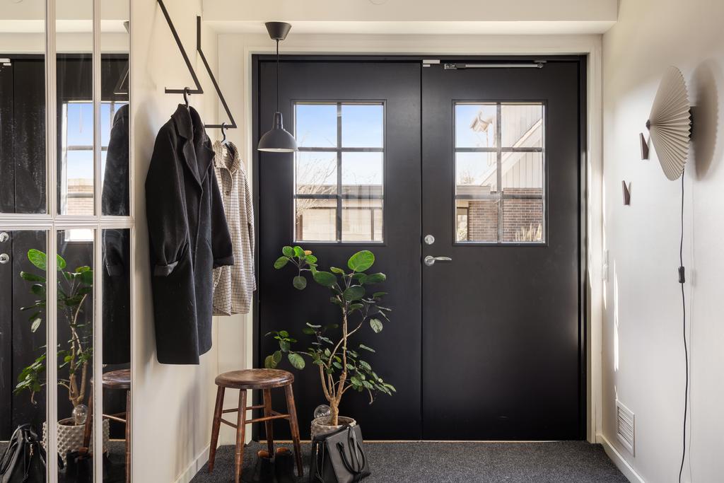 Välkomna in! Den snygga dubbeldörren sattes in 2023