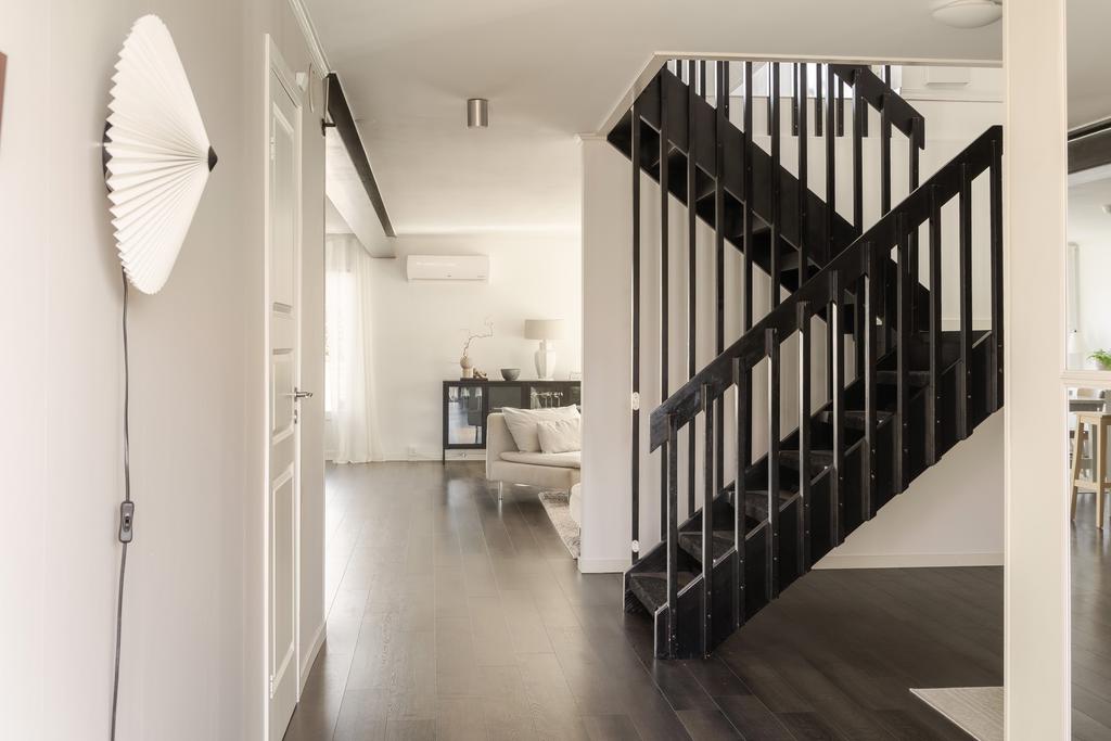 Huset har ett fint flöde av naturligt ljus