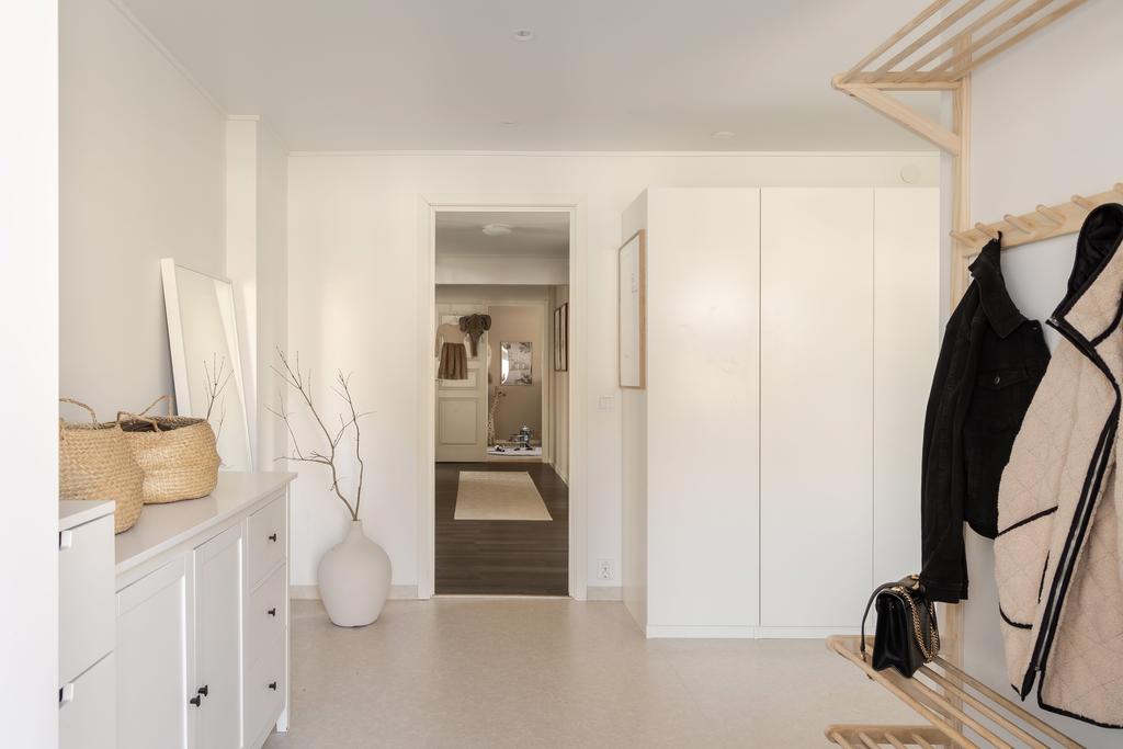 Till vänster från finentrén ligger groventrén som också utgör tvättstuga 