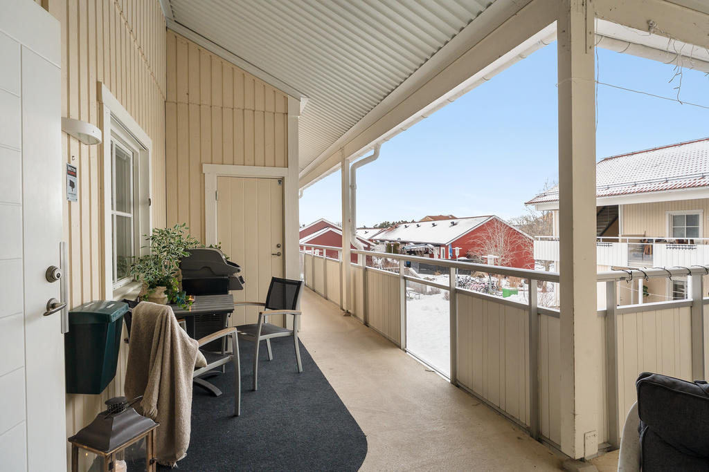 I lägenheten slipper du trapphus och gemensamma utrymmen – här kliver du rakt in i ditt hem.