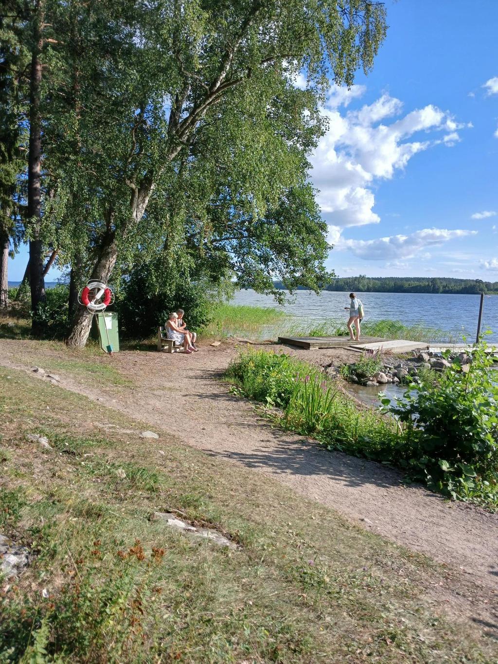 Säljarens egna bild från badplatsen som ligger inom gångavstånd från huset.