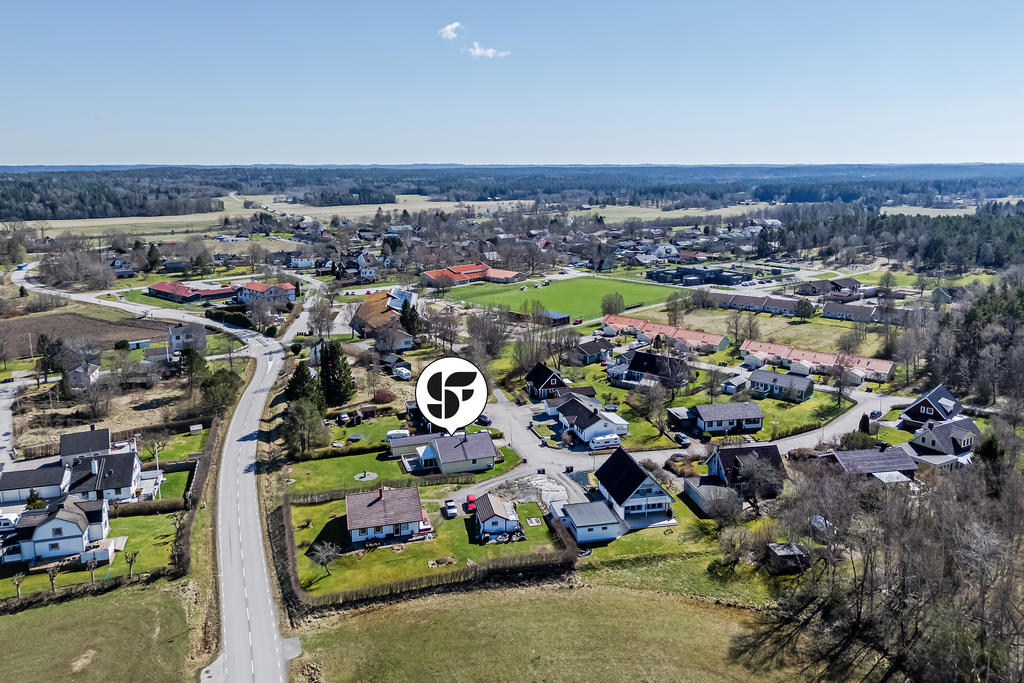 Perfekt läge i Upphärad med skola och matbutik ett stenkast bort.