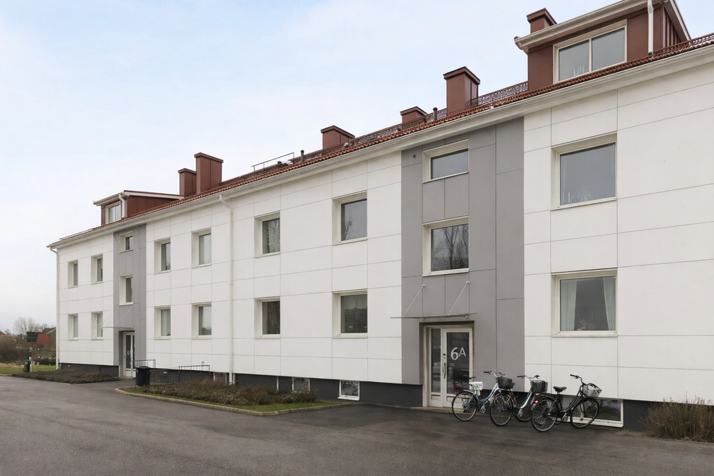 Lägenhetshusets framsida
(observera att bilen är AI-redigerad p.ga av snö och kan avvika från verkligheten)