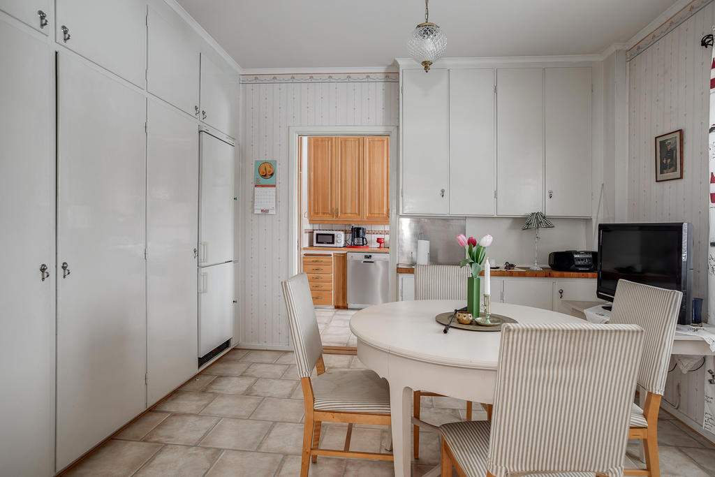 Frukost matsal med utgång till balkong