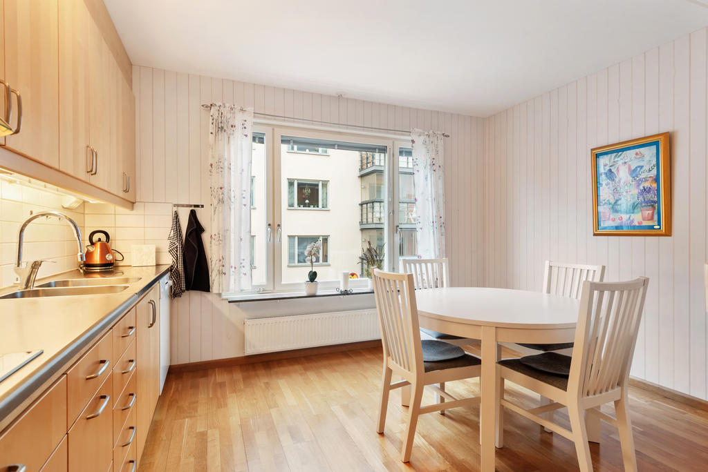 Stor matplats i köket