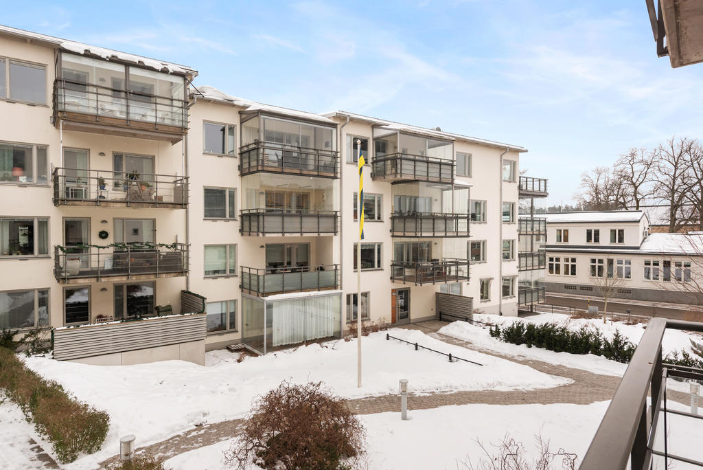 Från balkongen mot innergården