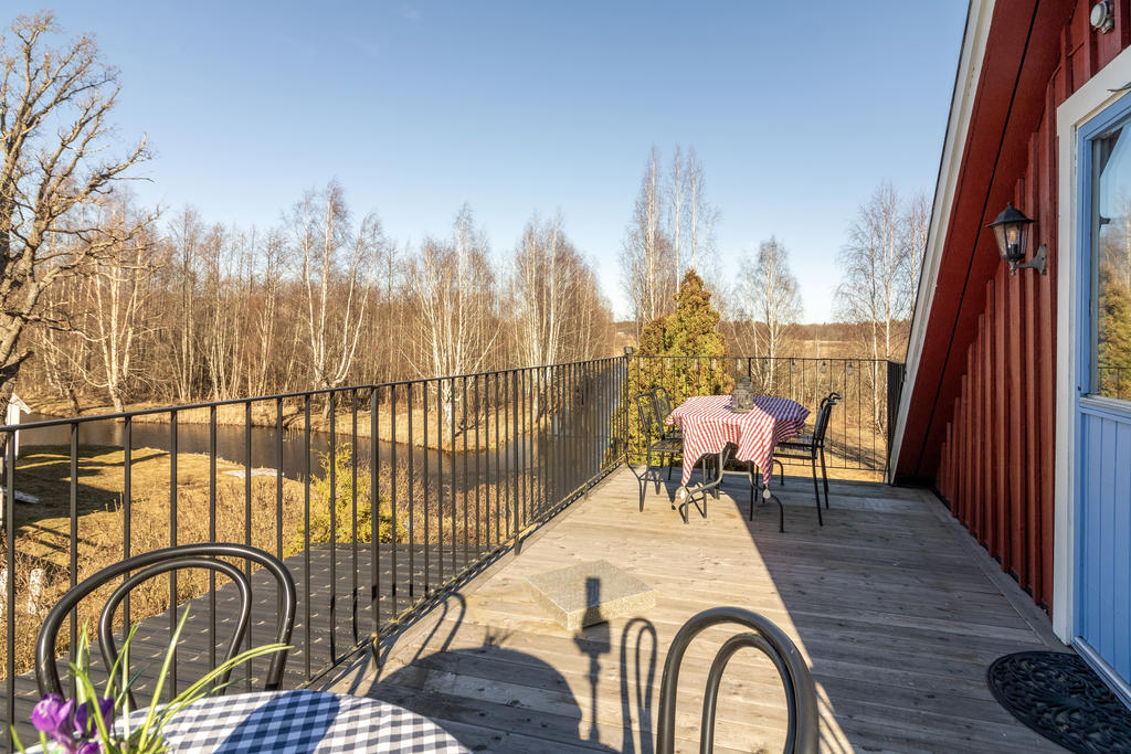 Balkong med sjöutsikt i 2 väderstreck