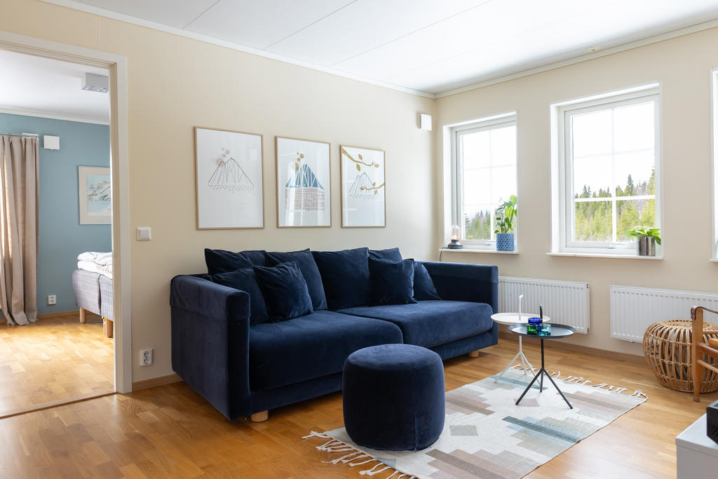 Övervåningens allrum med utsikt mot Åreskutan.