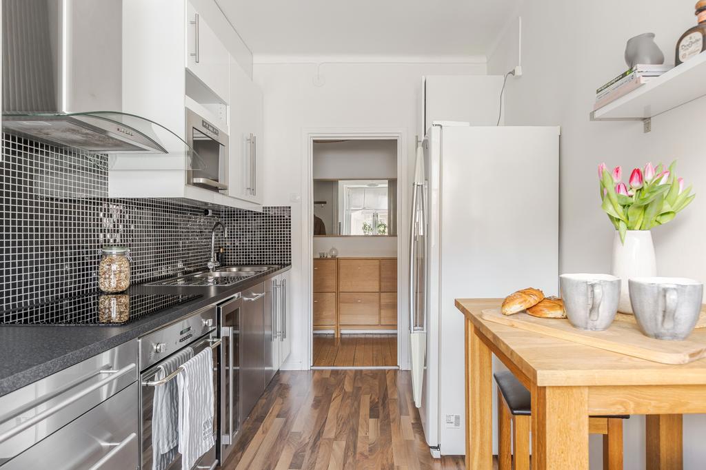 Kök med vy mot hallen