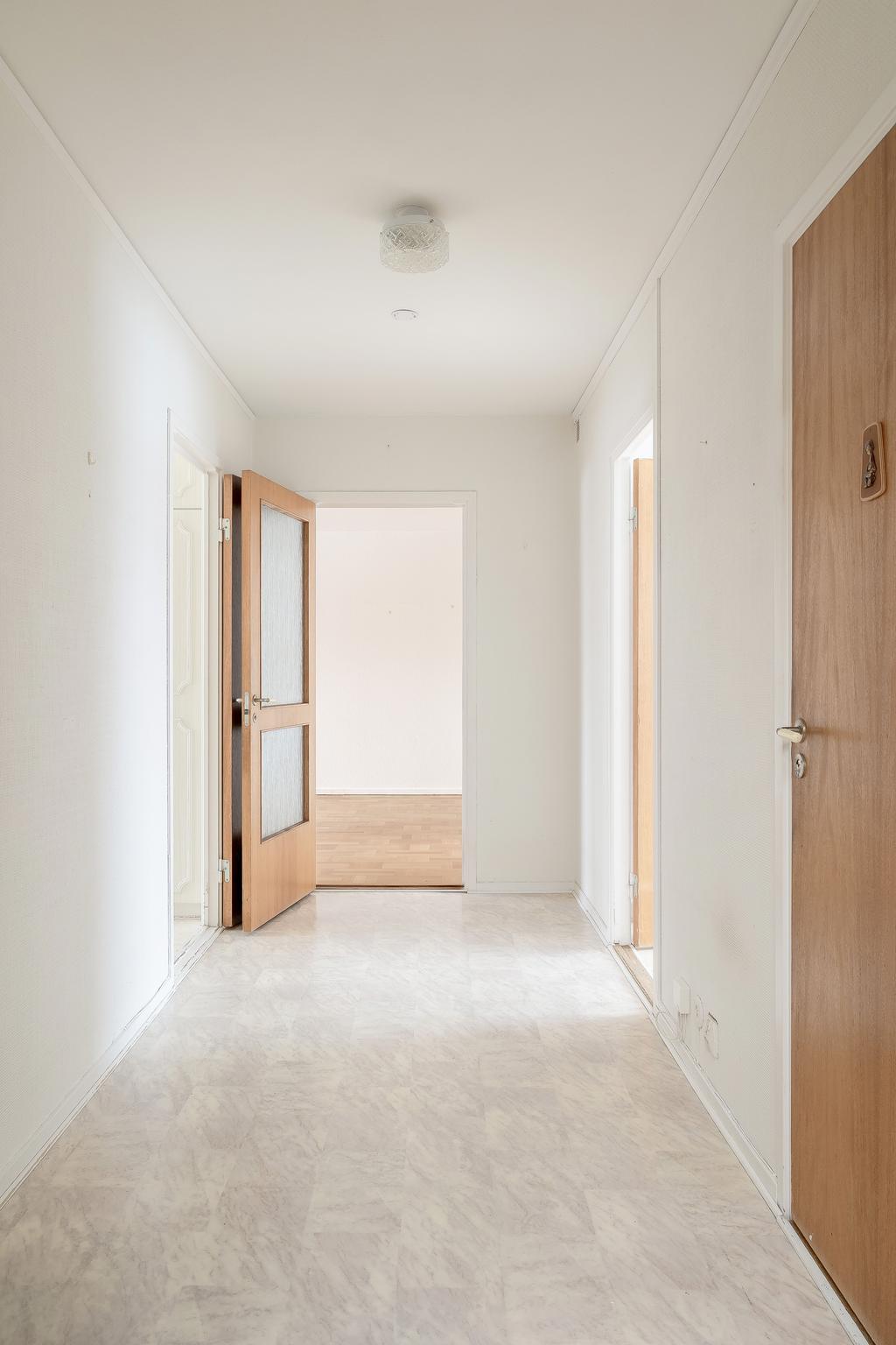 Ljus och rymlig entré 