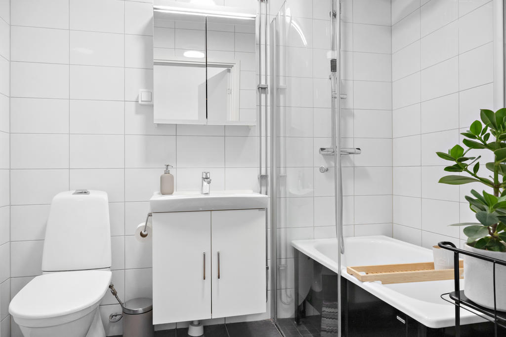 Badrum med badkar, övre plan