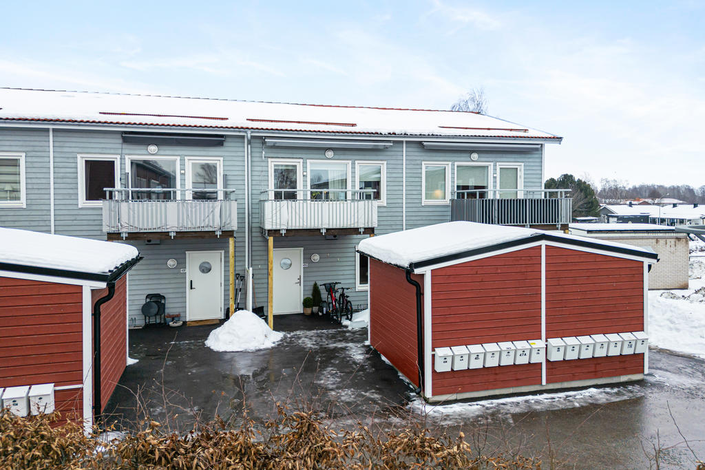 Entréfasad, här finns ett av två förråd