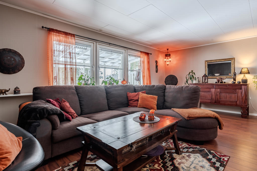 Vardagsrummet har utgång till altanen