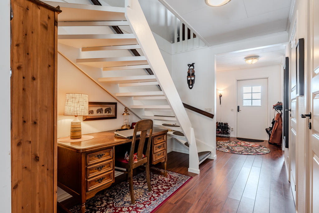 Under trappan finns plats för en kontorshörna