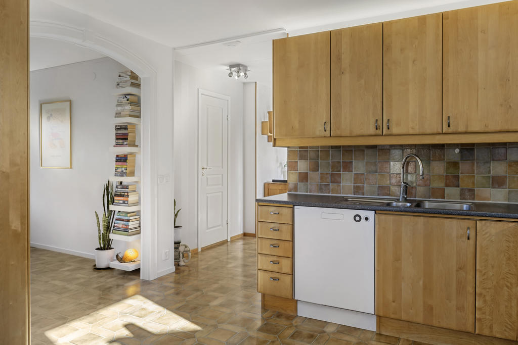 Kök mot hall och matrum