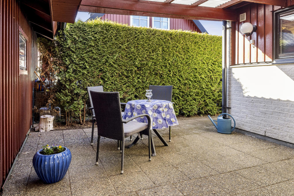 Passage under tak mellan hus och garage