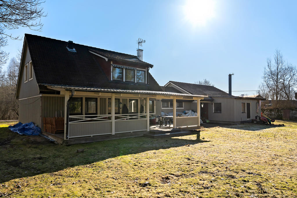 Fasad, baksida