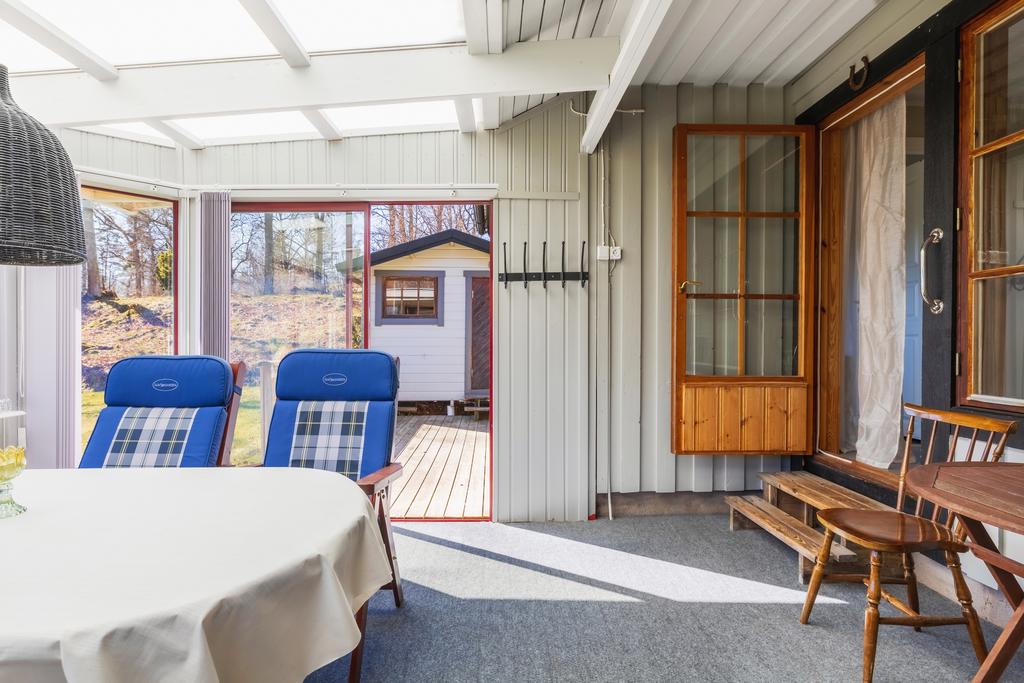 Inglasat uterum med skjutbara glaspartier.