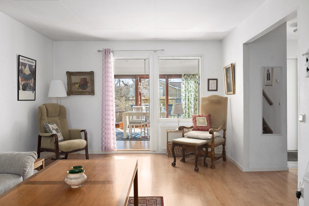 Vardagsum med utgång till uterum