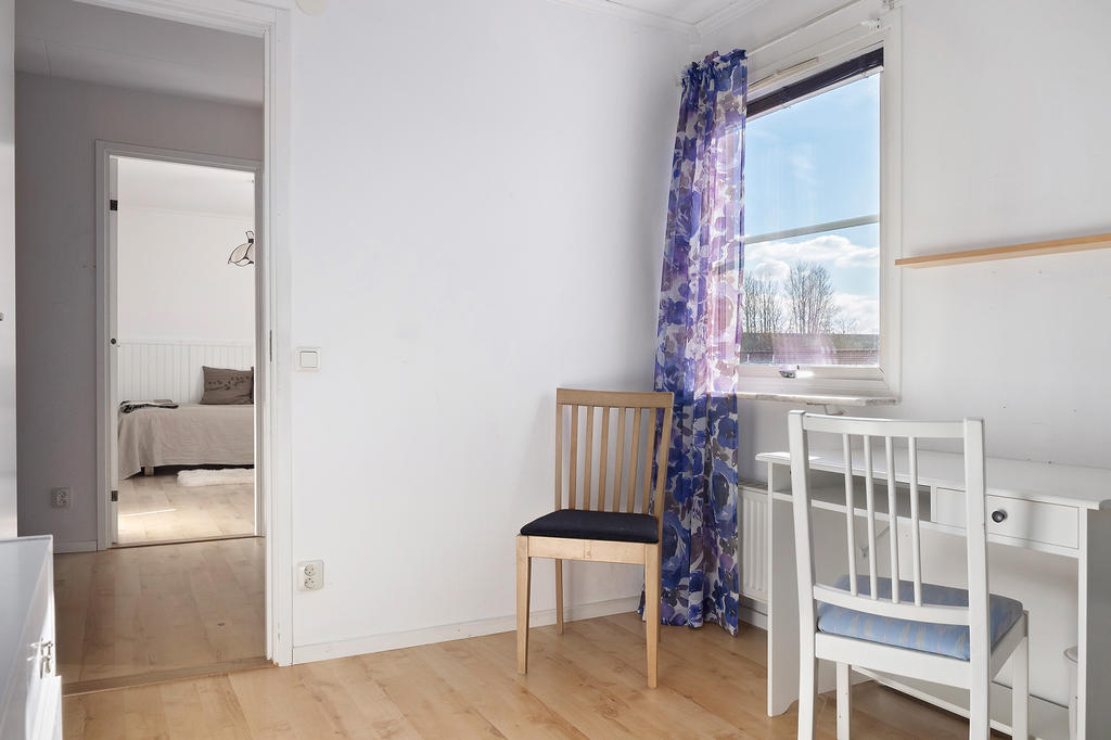 Sovrum 3 med utsikt mot framsidan