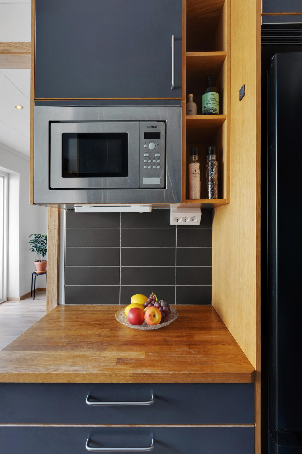 Inbyggd mikro och förvaring 