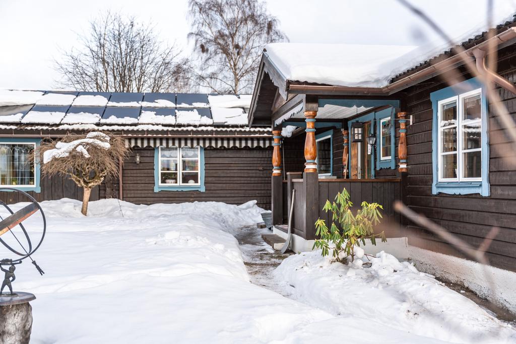 Entrén på innegården