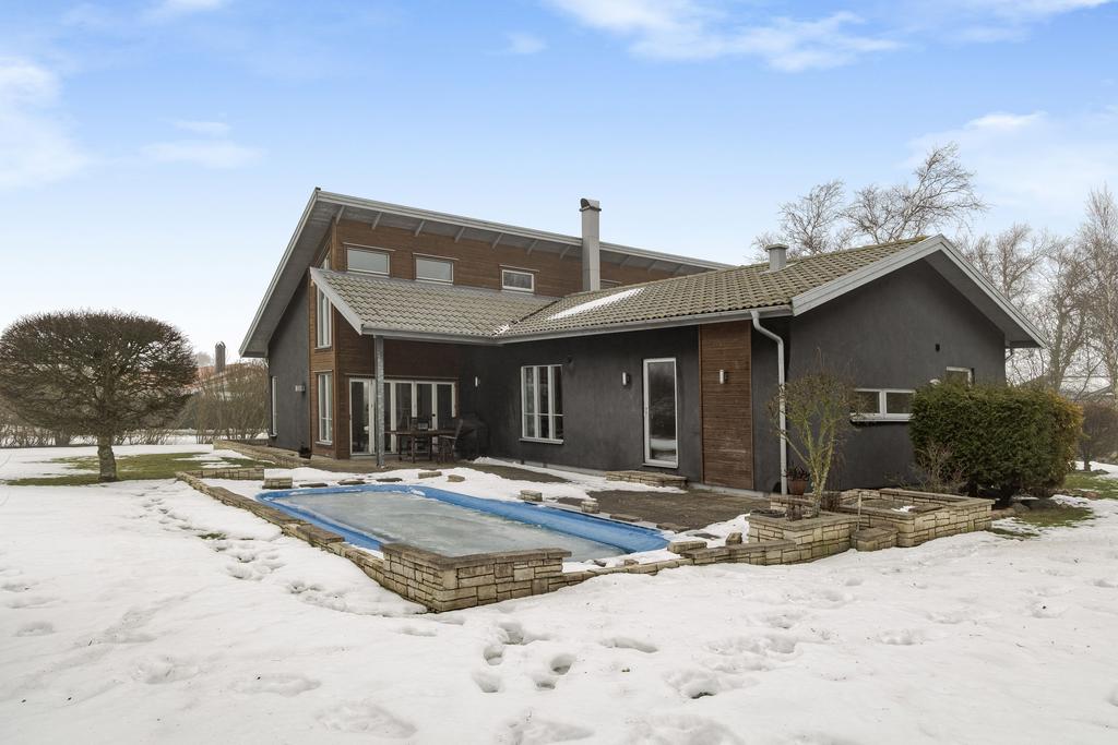 Välkommen till denna fina villa på Rosendalsvägen 14!