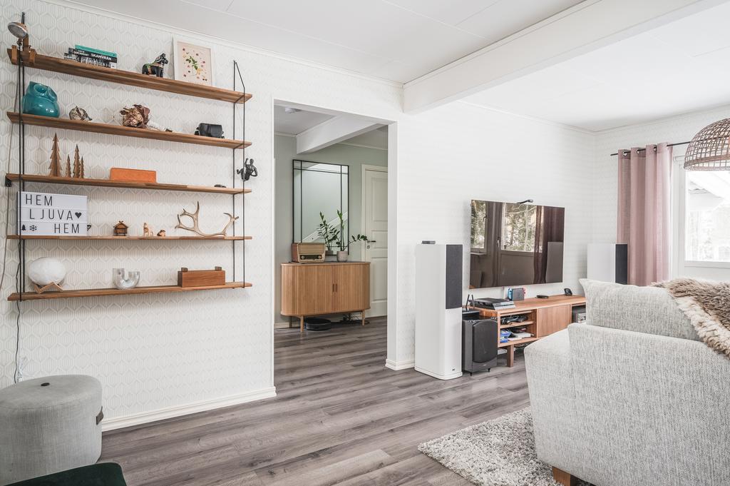 Vy mot hallen från vardagsrummet