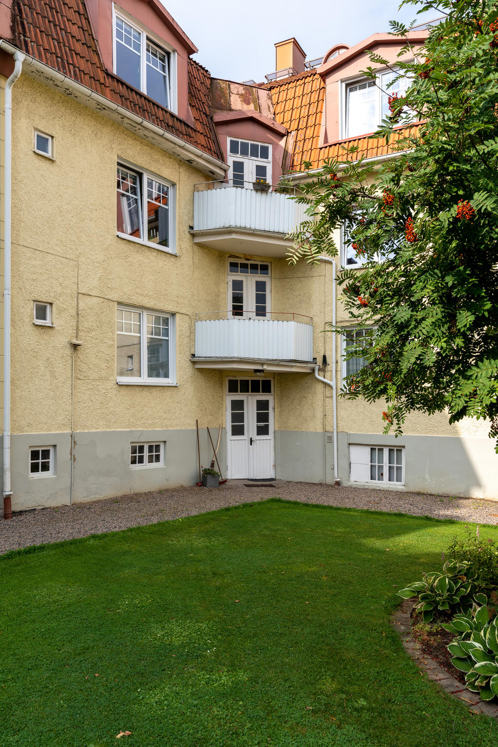 Sommarbild från innergården.