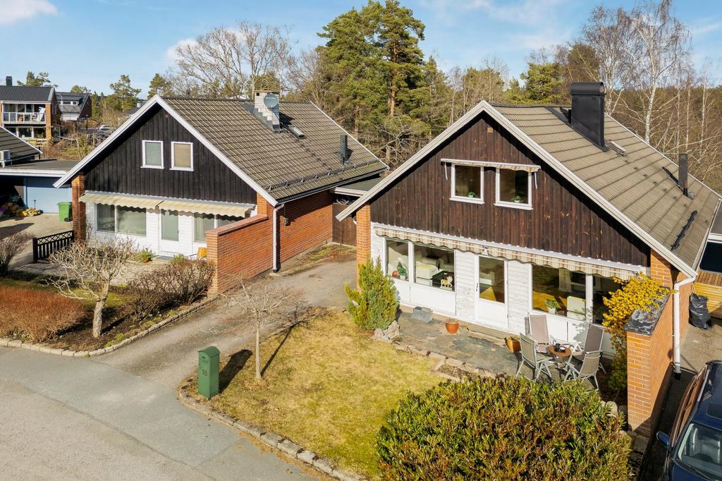 Välkommen till Ryttarvägen 18 i Lidingö