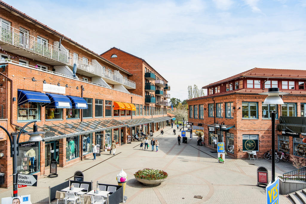 Lidingö Centrum med sin småstadscharm med många bra butiker och torghandel