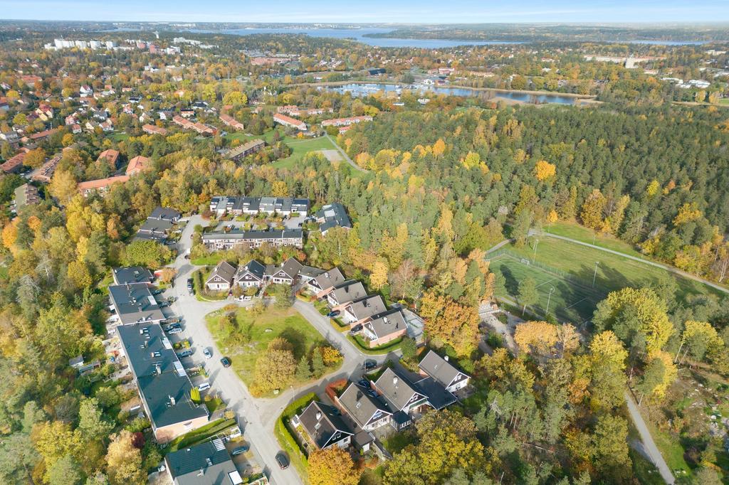 Ryttarvägen med Askrikefjärden i fonden