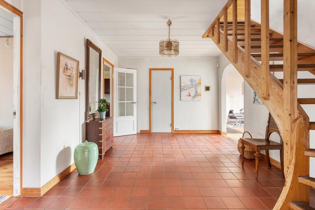 I denna hall om ca 16 m² blir det sällan trång