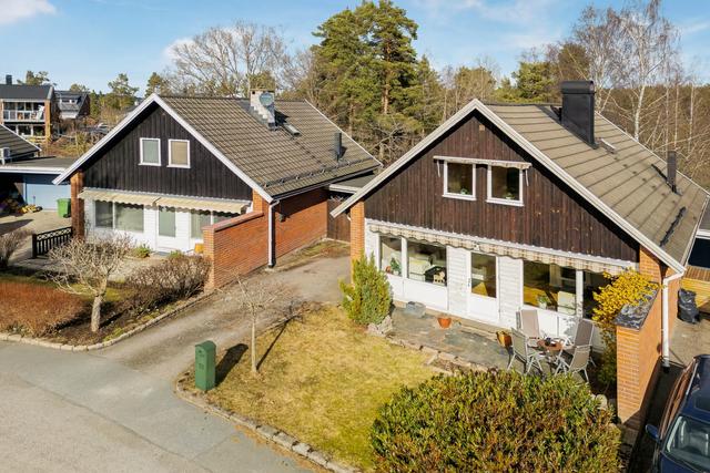 Välkommen till Ryttarvägen 18 i Lidingö