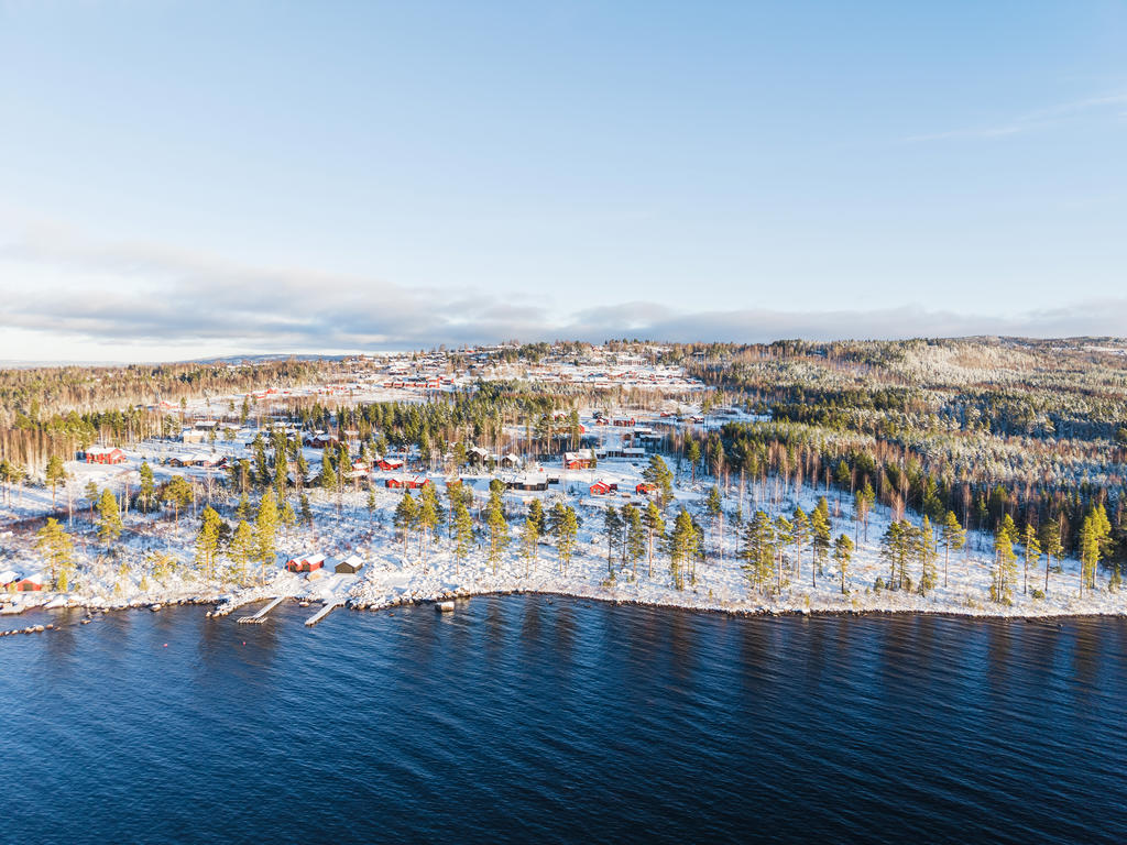 Välkommen till det härliga området Tällberg 4 seasons vid sjön Siljans strand.
