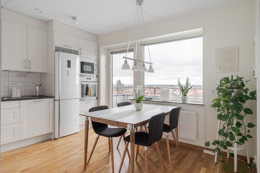 Vid matplatsen har du milsvid utsikt