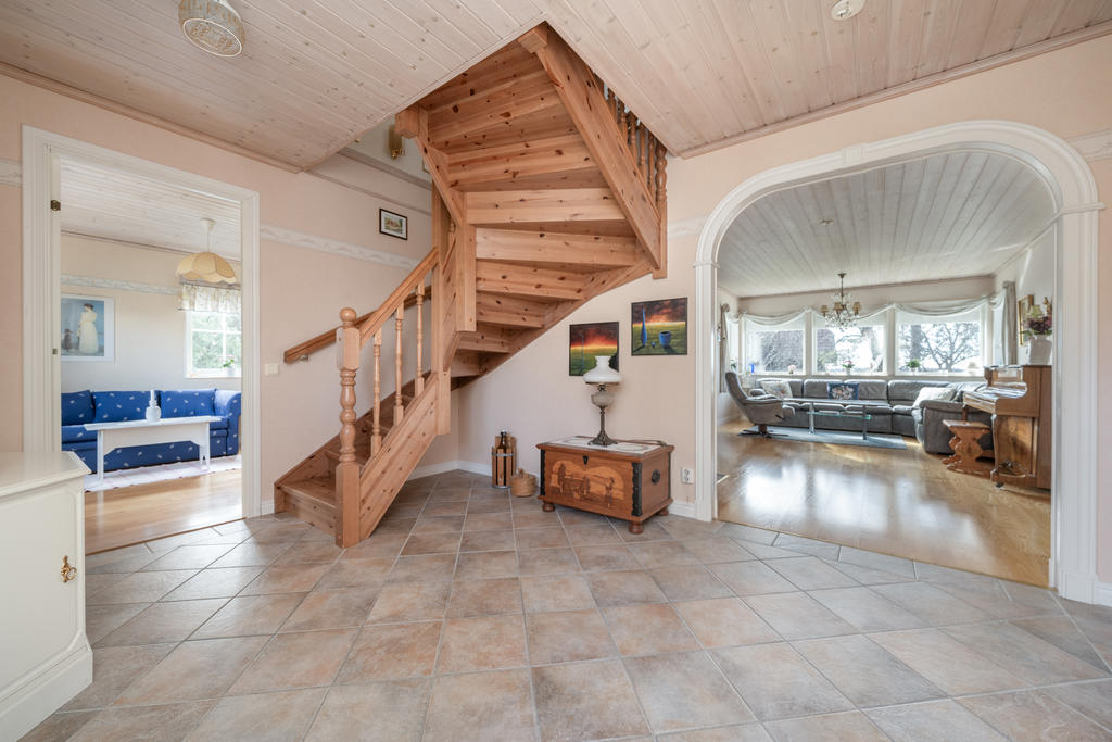 Hallen, mot sovrum 1 och vardagsrummet