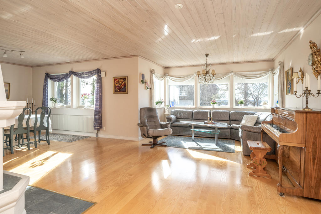 Vardagsrum och matsal i öppen planlösning