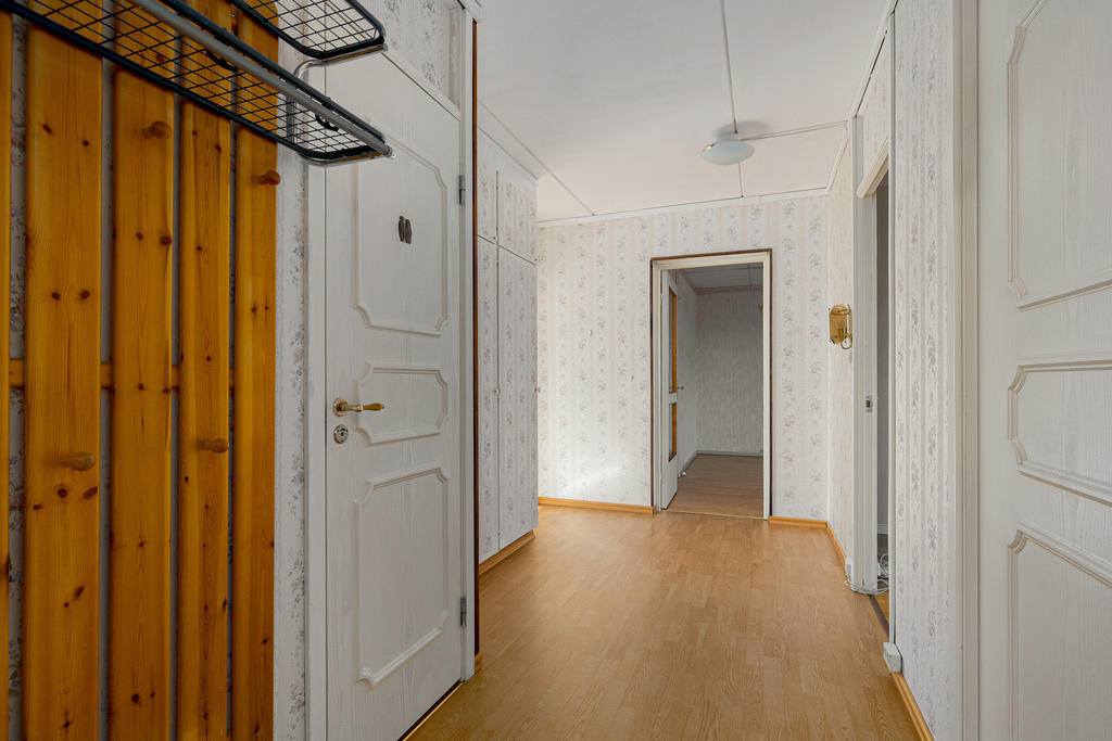 Gott om förvaring i hall och garderober