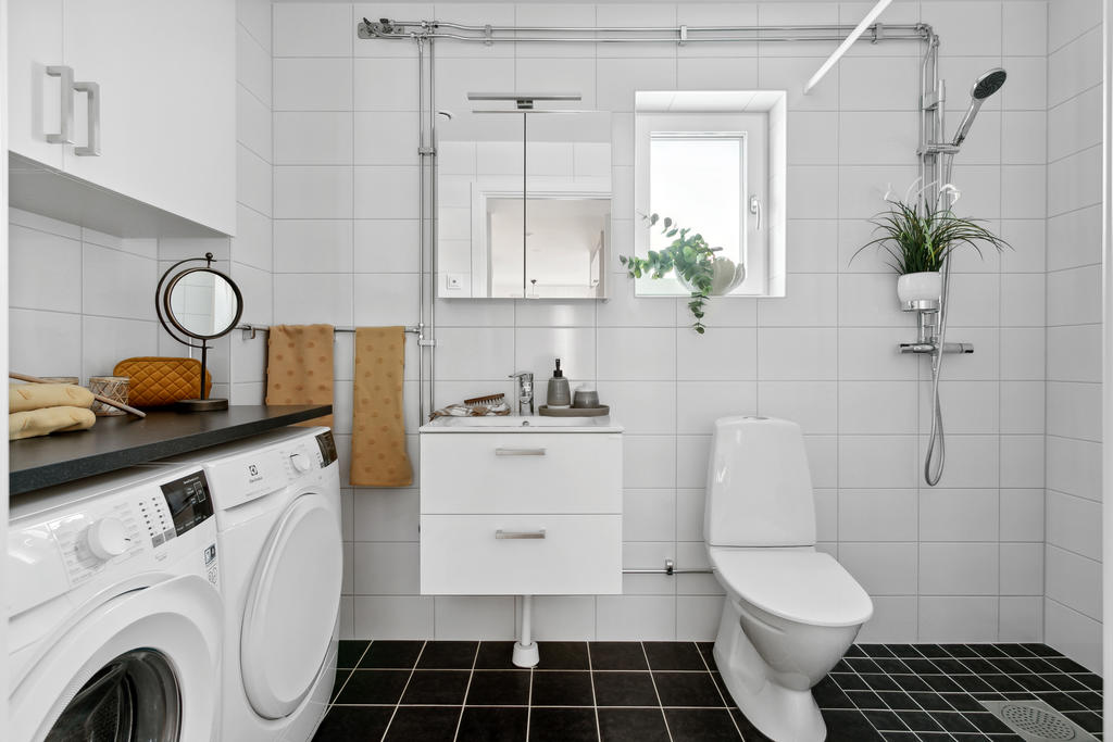 Badrum, spegelvänd bild