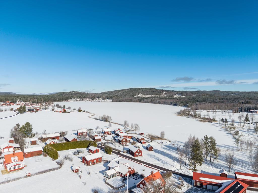 Även små barn orkar gå den korta biten till badplatsen precis intill. 