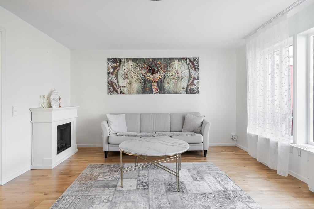 Ljusa väggar och ekparkett