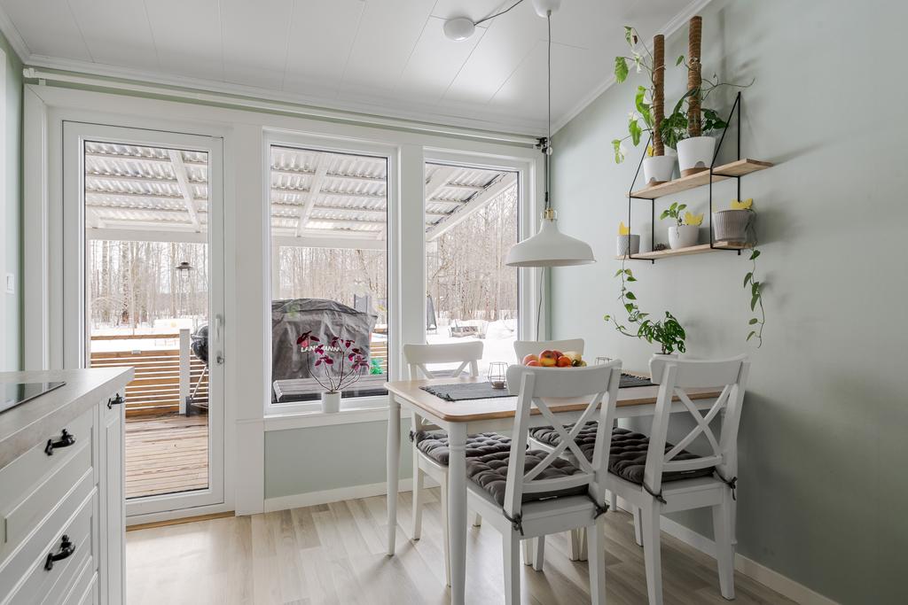 Stor altan mot trädgården - byggd 2015.