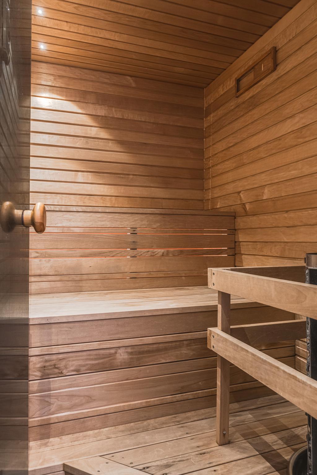 Gemensam bastu och dusch i källaren