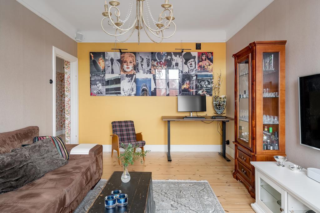 Vardagsrummet från balkongen 