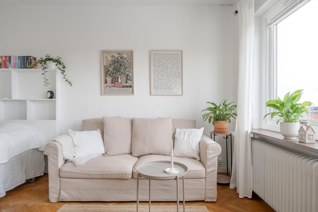 Plats för både soffa och säng